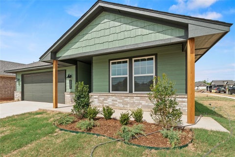Photo of 1901 Sage Valley Terrace, Yukon, OK 73099 (MLS # 1231869)