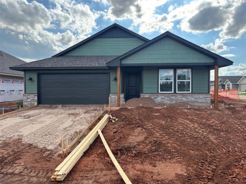 Photo of 1901 Sage Valley Terrace, Yukon, OK 73099 (MLS # 1231869)