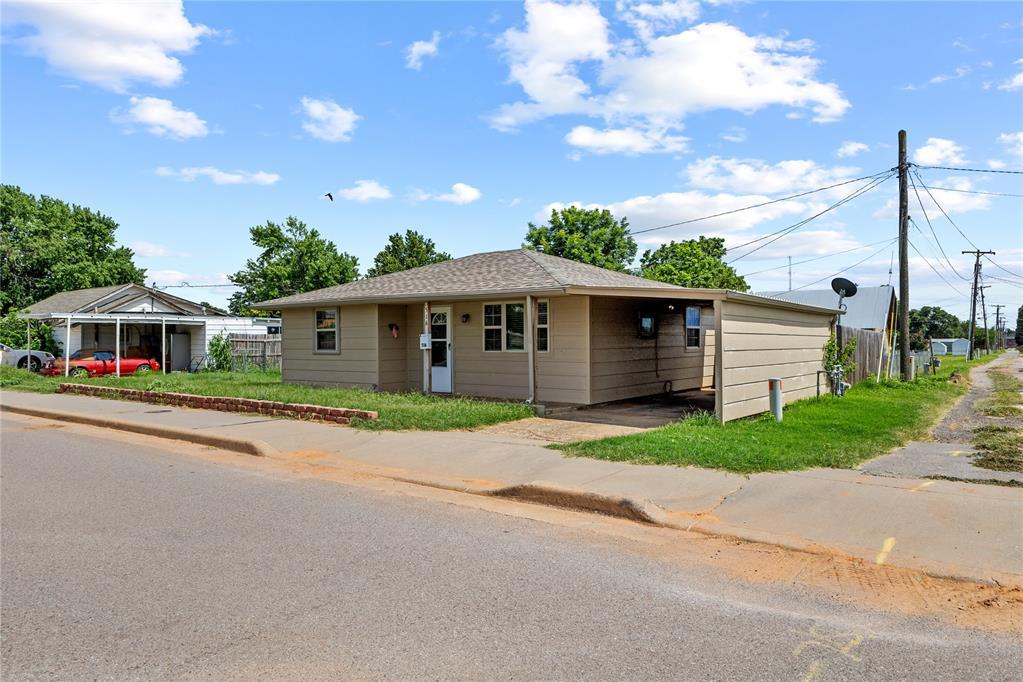 Photo 1 of 15 — 516 E Huber Avenue, Weatherford, OK 73096