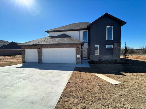 Photo of 1313 Lighthorsemen Way, Choctaw, OK 73020 (MLS # 1243017)