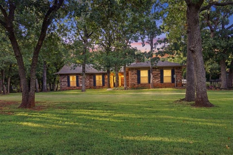 Photo of 3620 W Charter Oak Road, Edmond, OK 73034 (MLS # 1239884)