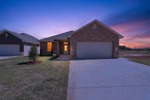 Photo of 1924 Sage Valley Terrace, Yukon, OK 73099 (MLS # 1250082)