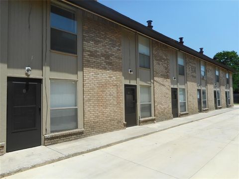 Photo of 2504 N Hudson Avenue #E, Oklahoma City, OK 73103 (MLS # 1222655)