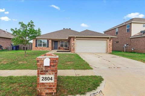 Photo of 2804 Thompson Farm Lane, Yukon, OK 73099 (MLS # 1237773)