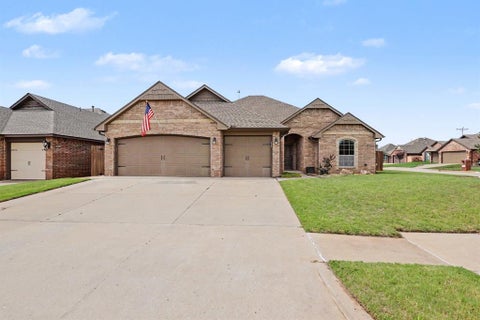 Photo of 11744 SW 20th Street, Yukon, OK 73099 (MLS # 1237714)