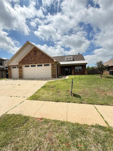Photo of 11424 NW 109th Street, Yukon, OK 73099 (MLS # 1225970)