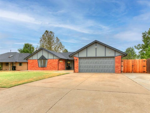 Photo of 404 Ember Glow, Moore, OK 73160 (MLS # 1251846)
