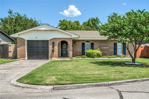Photo of 1313 Keystone Lane, Norman, OK 73071 (MLS # 1242684)