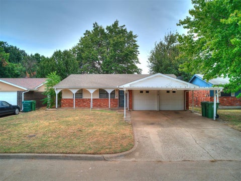 Photo of 210 E Cherry Avenue, Yukon, OK 73099 (MLS # 1246705)