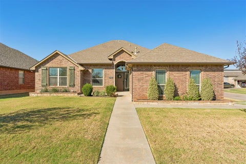 Photo of 15925 Burkett Circle, Edmond, OK 73013 (MLS # 1252723)