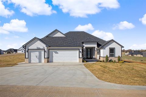Photo of 2440 Canyon Circle, Blanchard, OK 73010 (MLS # 1227736)