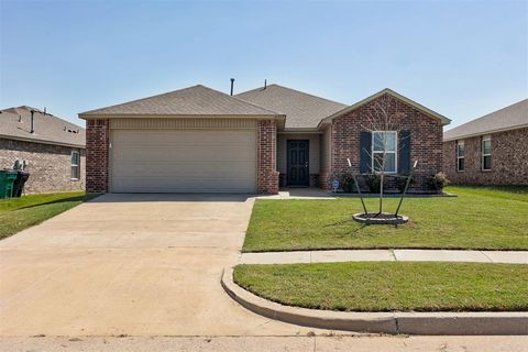 Photo of 11717 NW 96th Street, Yukon, OK 73099 (MLS # 1238721)
