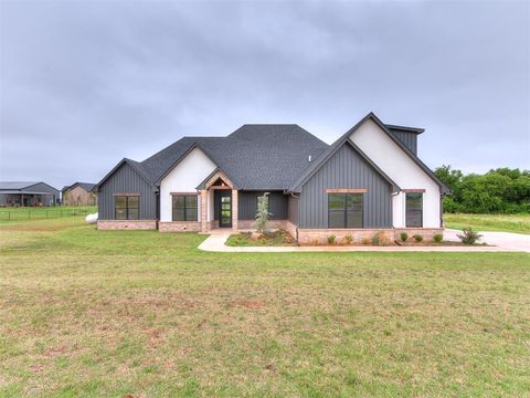 Photo of 2441 Hawks Haven Drive, Guthrie, OK 73044 (MLS # 1229166)