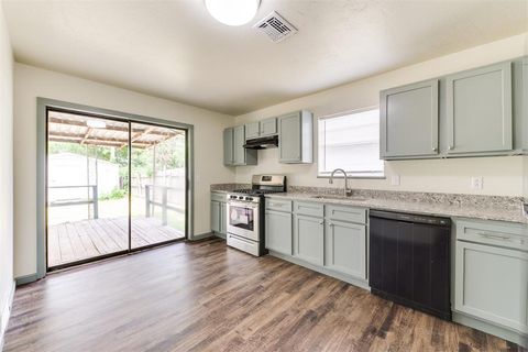 Photo of 2621 N Reeves Avenue, Oklahoma City, OK 73127 (MLS # 1228915)