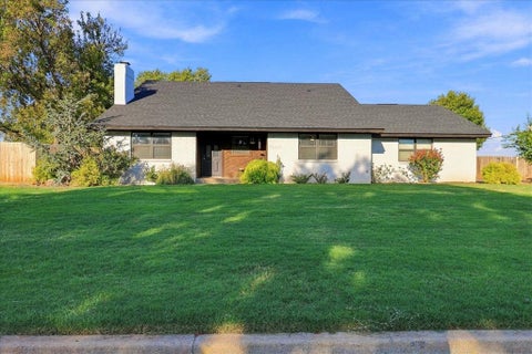 Photo of 1009 Mac Drive, Elk City, OK 73644 (MLS # 1252312)