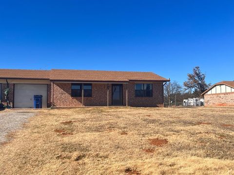 Photo of 928 N County Line Road, Blanchard, OK 73010 (MLS # 1227888)