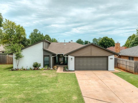 Photo of 3828 Skyward Circle, Yukon, OK 73099 (MLS # 1232744)