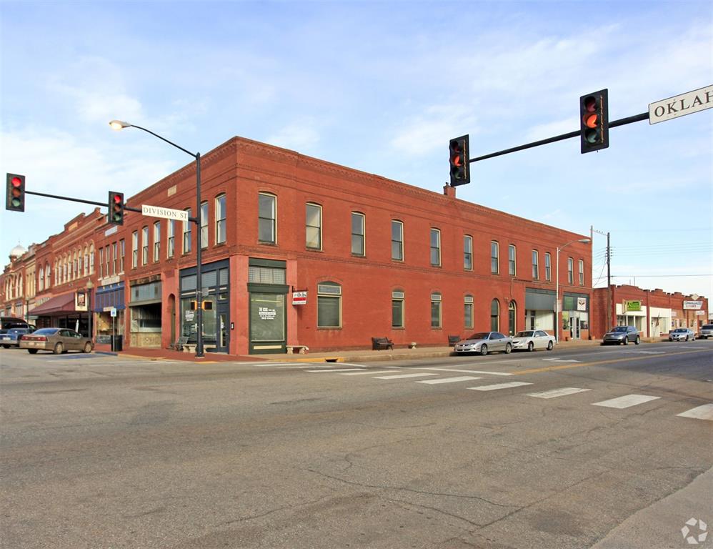 Photo 1 of 18 — 106 W Oklahoma Avenue, Guthrie, OK 73044