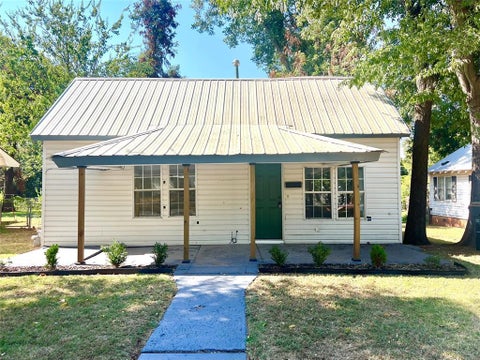 Photo of 1012 S 13th Street, Chickasha, OK 73018 (MLS # 1250531)