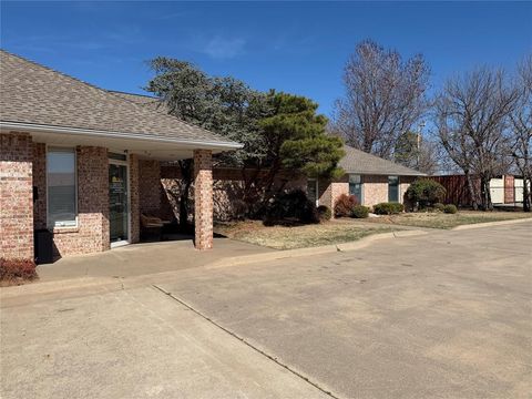Photo of 817 Irish Lane, Edmond, OK 73003 (MLS # 1222186)
