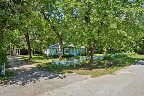 Photo of 1745 E Longview Lane, Mustang, OK 73064 (MLS # 1236817)