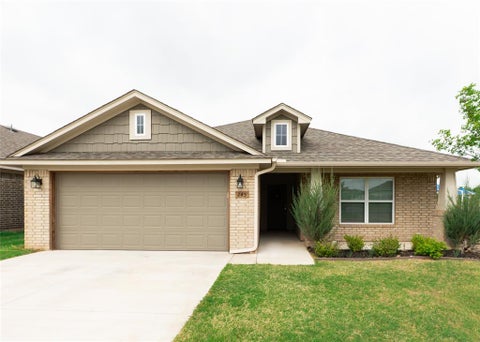 Photo of 245 Vista Drive, Yukon, OK 73099 (MLS # 1252230)