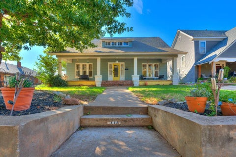 Photo of 717 E Warner Avenue, Guthrie, OK 73044 (MLS # 1253401)