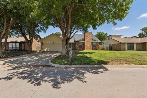 Photo of 8321 NW 109th Terrace, Oklahoma City, OK 73162 (MLS # 1237857)
