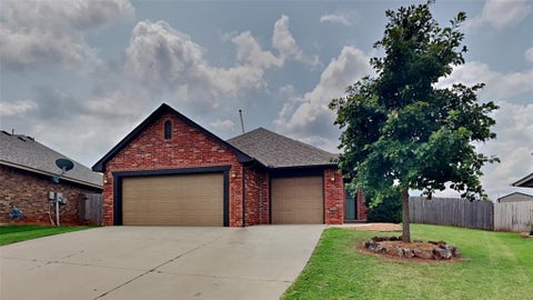 Photo of 701 Abilene Way, Yukon, OK 73099 (MLS # 1235103)