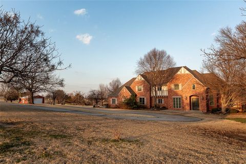 Photo of 9600 Abby Lane, Yukon, OK 73099 (MLS # 1216751)