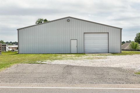 Photo of 1061 S Sara Road, Blanchard, OK 73010 (MLS # 1225446)