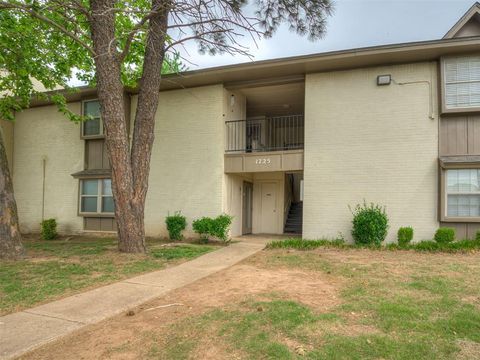 Photo of 1725 E Lindsey Street #2, Norman, OK 73071 (MLS # 1227551)