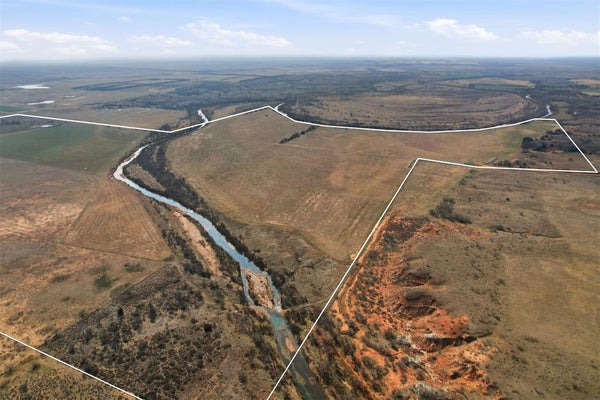 E COUNTY RD 1430, MANGUM, OK 73554 - Image d3c82fbff173df43fdae45c97f37a5f4/3658664697