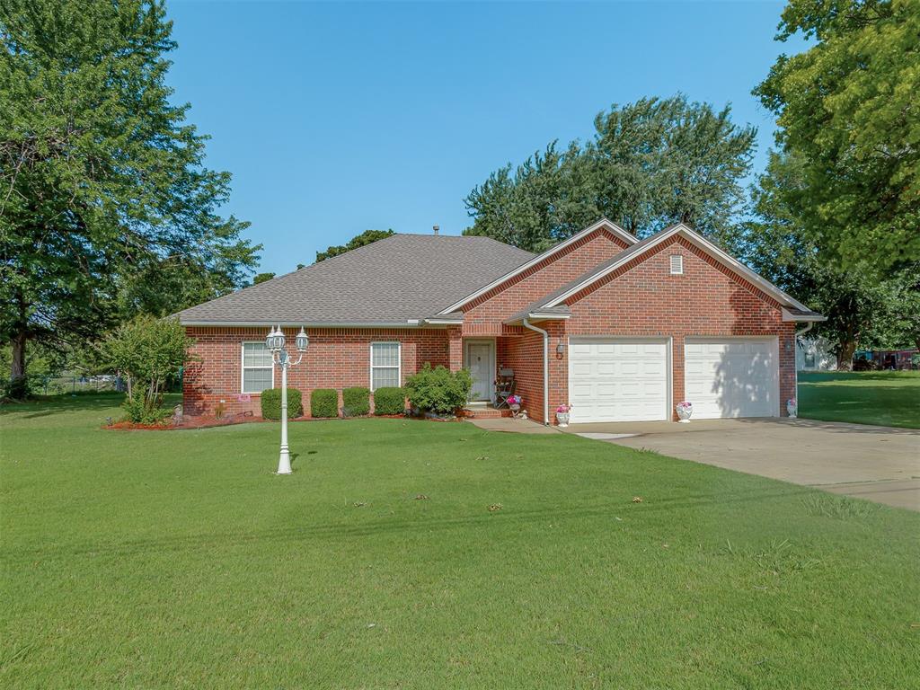 Photo 1 of 34 — 217 S Roselawn Avenue, Midwest City, OK 73130