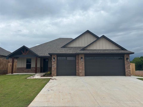 Photo of 1900 Inglenook Drive, Norman, OK 73071 (MLS # 1247380)