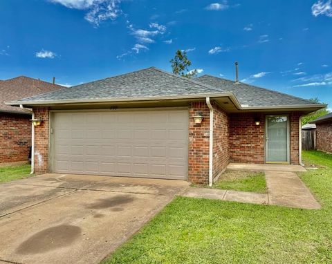 Photo of 633 NW 121st Street, Oklahoma City, OK 73114 (MLS # 1225393)