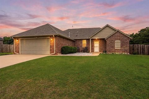 Photo of 12195 Hidden Run Road, Guthrie, OK 73044 (MLS # 1230919)