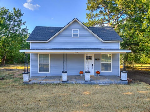 Photo of 1214 E Harrison Avenue, Guthrie, OK 73044 (MLS # 1247189)