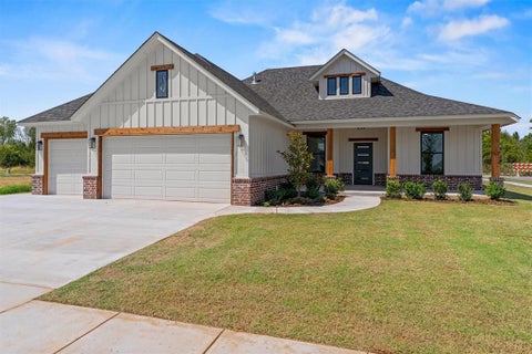 Photo of 2921 Spring Meadow Lane, Yukon, OK 73099 (MLS # 1248855)
