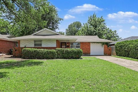 Photo of 644 W Main Street, Moore, OK 73160 (MLS # 1234863)