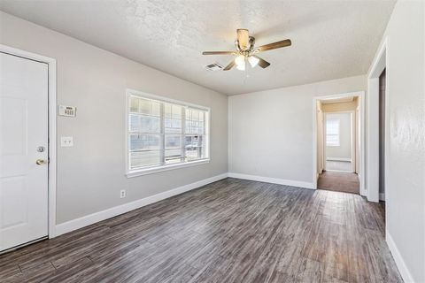 Photo of 911 Sandra Drive, Midwest City, OK 73110 (MLS # 1228511)