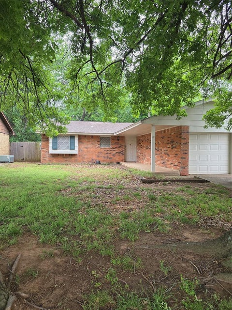 Photo of 432 Larkspur Lane, Edmond, OK 73003 (MLS # 1225547)