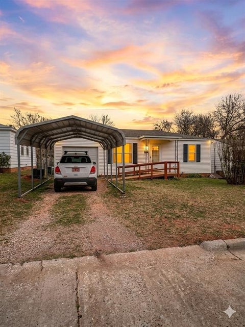 Photo of 1312 N Elm Street, Guthrie, OK 73044 (MLS # 1220510)
