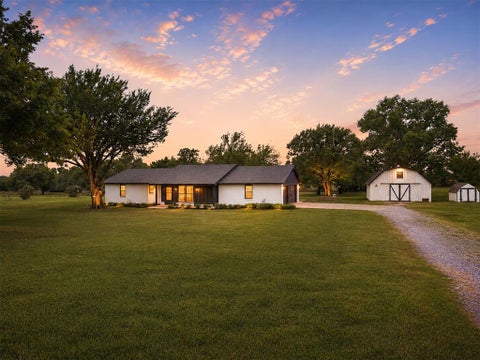 Photo of 1015 N Midwest Boulevard, Guthrie, OK 73044 (MLS # 1232596)