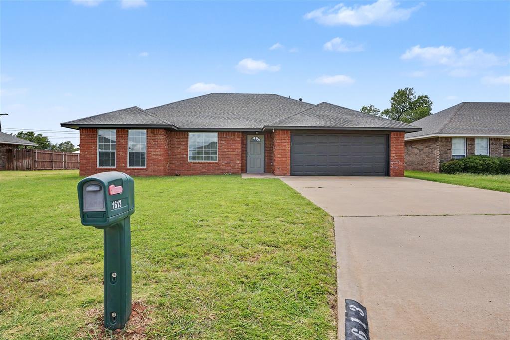 Photo 1 of 41 — 1613 Sommerset Place, Altus, OK 73521