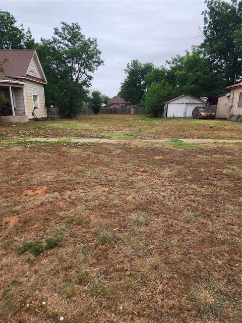 Photo of 312 N Jackson Street, Altus, OK 73521 (MLS # 1230286)