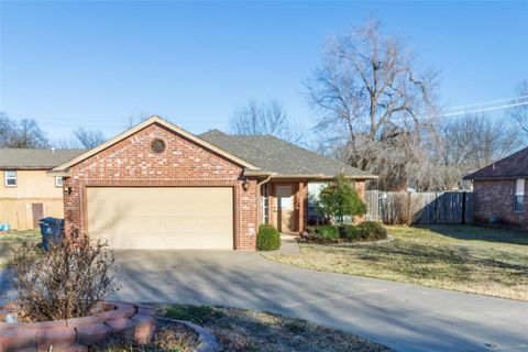 Photo of 516 N Van Buren Avenue, Blanchard, OK 73010 (MLS # 1215159)