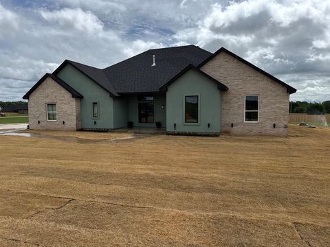 Photo of 1169 Wolf Creek Drive, Blanchard, OK 73010 (MLS # 1237564)
