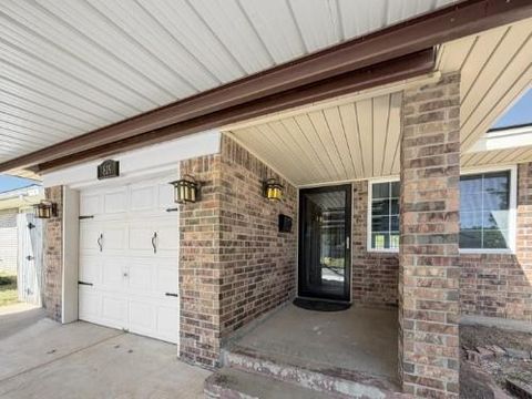 Photo of 819 NW 1ST Street, Moore, OK 73160 (MLS # 1197225)