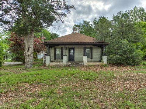 Photo of 1300 N Indian Meridian Rd, Choctaw, OK 73020 (MLS # 1225231)
